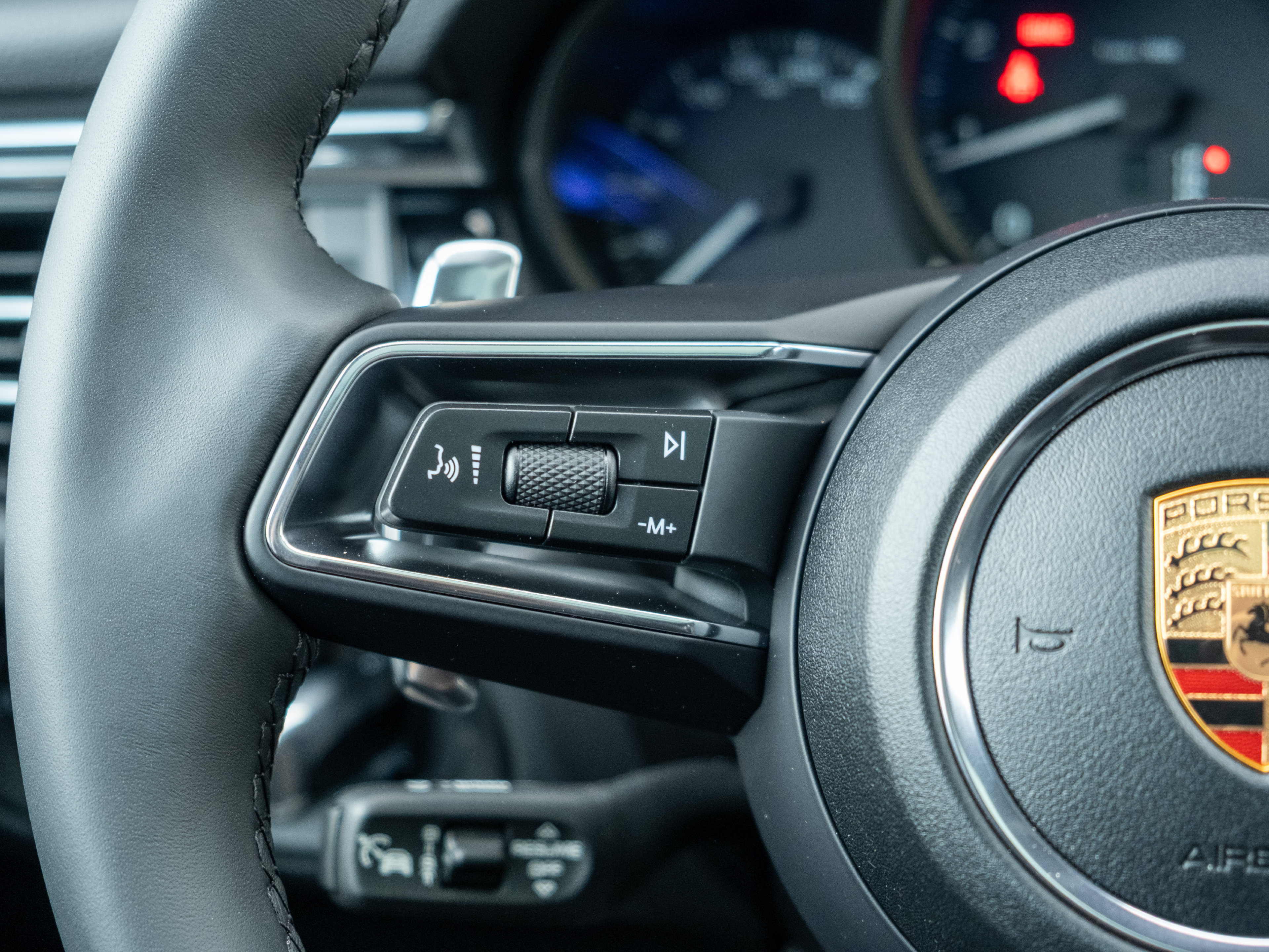 Certified 2026 Porsche Macan AWD/4WD image 24
