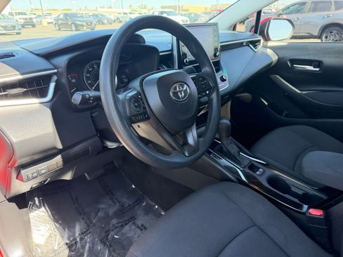 Used 2021 Toyota Corolla LE FWD image 2