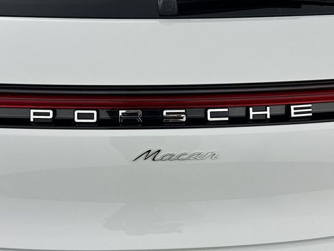 Certified 2026 Porsche Macan AWD/4WD image 35