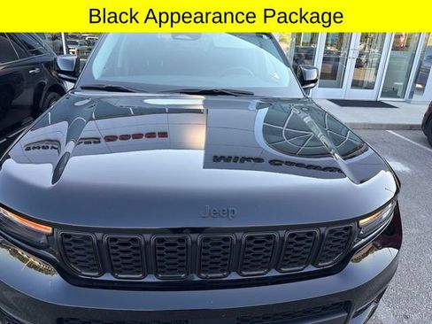 Used 2022 Jeep Grand Cherokee L Limited w/ Black Appearance Package AWD/4WD image 3