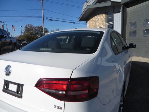 Used 2016 Volkswagen Jetta S image 42