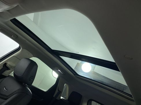 Used 2018 Cadillac XT5 Luxury w/ Driver Awareness Package image 9