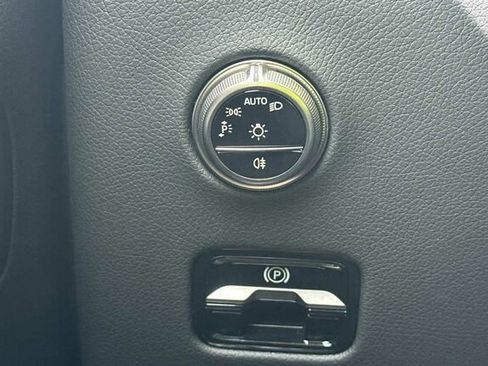 Used 2025 Mercedes-Benz GLC 300 image 36