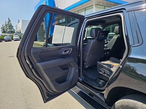 Used 2024 GMC Yukon AT4 w/ AT4 Premium Package AWD/4WD image 16