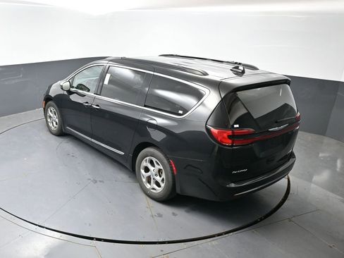 Used 2023 Chrysler Pacifica Limited image 21