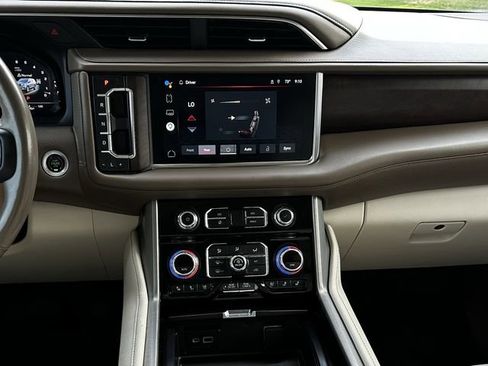 Used 2022 GMC Yukon XL Denali AWD/4WD image 18