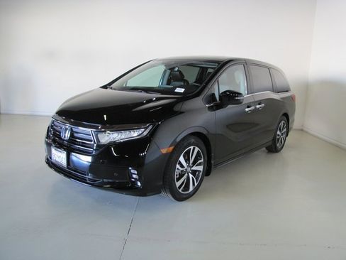 Used 2023 Honda Odyssey Touring image 1