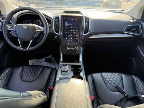 Used 2024 Ford Edge Titanium image 11