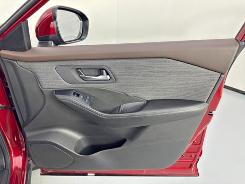 Used 2023 Nissan Rogue SV image 38