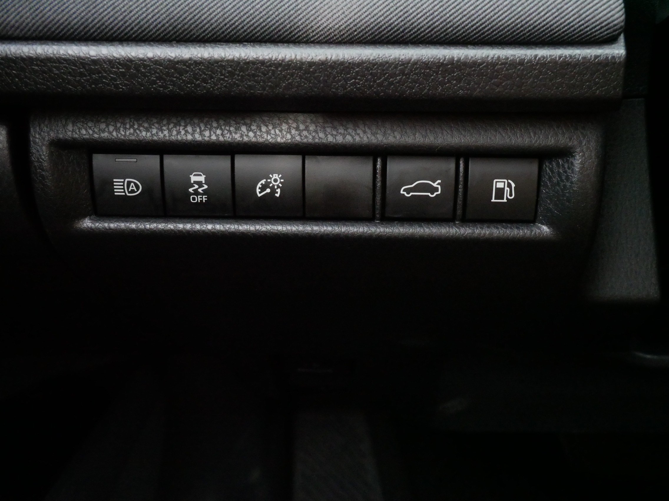 Certified 2026 Toyota Camry LE FWD image 28