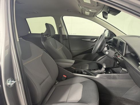 Used 2026 Kia Niro LX FWD image 10
