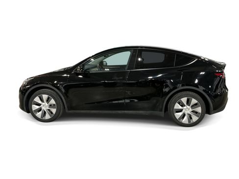 Certified 2023 Tesla Model Y AWD image 3