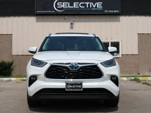 Used 2021 Toyota Highlander Limited AWD/4WD image 2