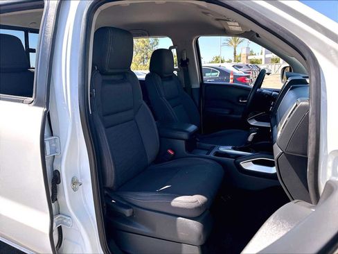Used 2022 Nissan Frontier SV AWD/4WD image 10