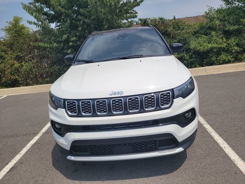 Used 2025 Jeep Compass Limited AWD/4WD image 2