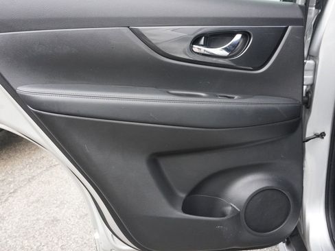 Used 2018 Nissan Rogue SV AWD/4WD image 20