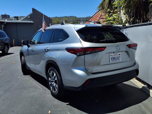 Used 2022 Toyota Highlander XLE FWD image 5