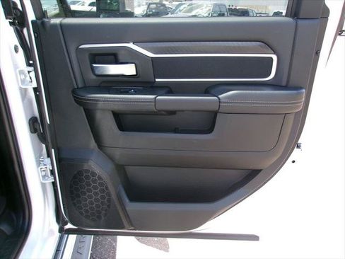 Certified 2025 RAM 2500 Big Horn AWD/4WD image 9