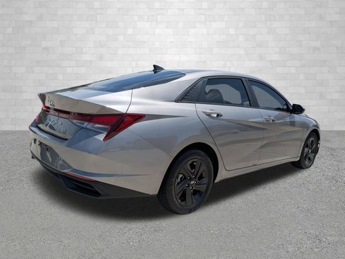 Used 2023 Hyundai Elantra SEL FWD image 2