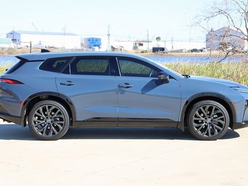 Certified 2025 Toyota Crown Signia w/ Advanced Technology Package image 4