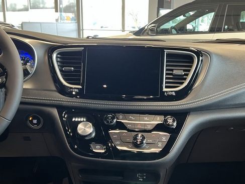 New 2026 Chrysler Pacifica Select image 10