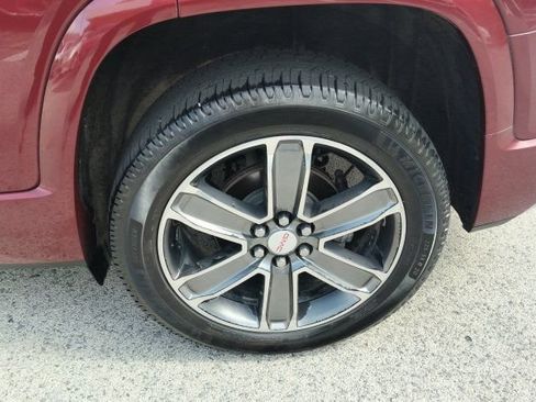 Used 2017 GMC Acadia Denali w/ Technology Package AWD/4WD image 23