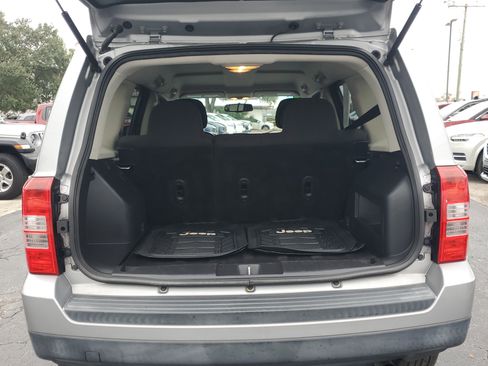 Used 2017 Jeep Patriot Latitude image 9