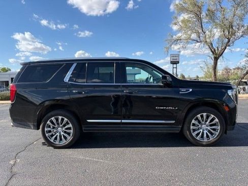 Used 2021 GMC Yukon Denali w/ Denali Premium Package image 4