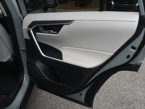 Used 2019 Toyota RAV4 XLE Premium FWD image 19