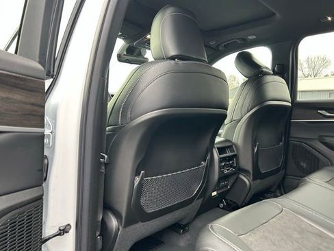 New 2026 Jeep Grand Cherokee Laredo image 19