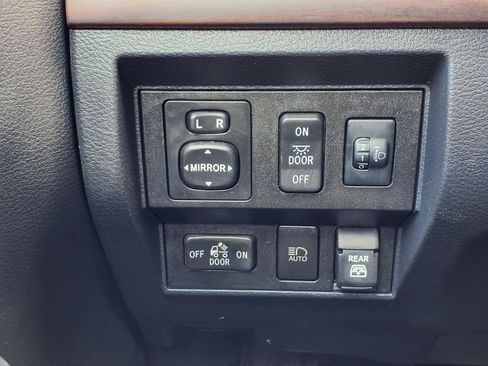 Used 2019 Toyota Tundra Limited w/ Limited Premium Package RWD image 9