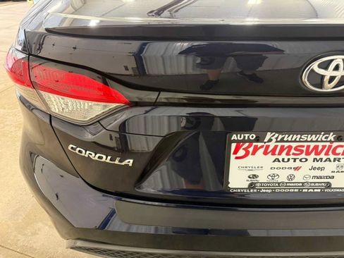 Used 2022 Toyota Corolla SE w/ SE Premium Package FWD image 17