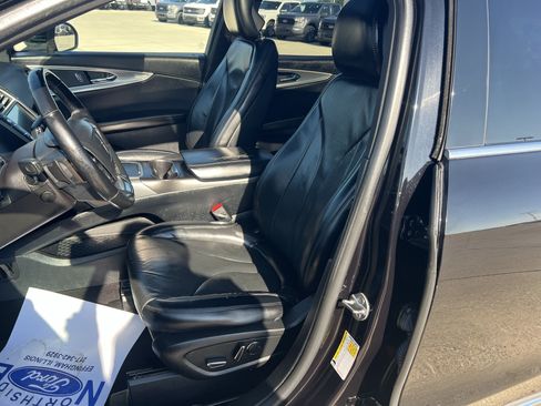 Used 2019 Lincoln Nautilus Reserve FWD image 14