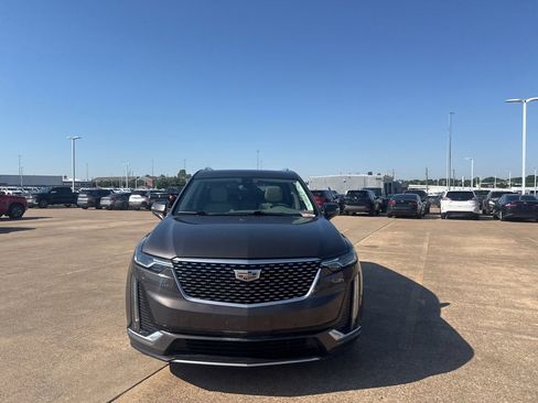 Used 2020 Cadillac XT6 Premium Luxury FWD image 4