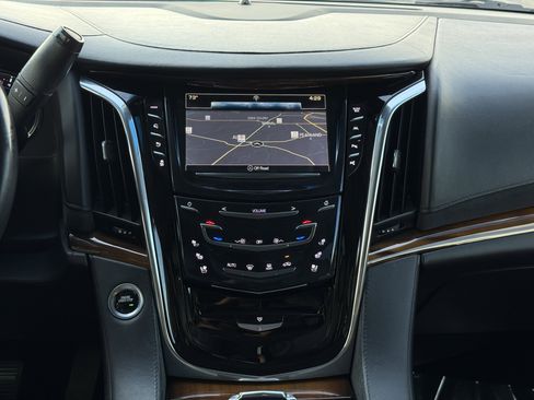 Used 2017 Cadillac Escalade Premium Luxury image 26