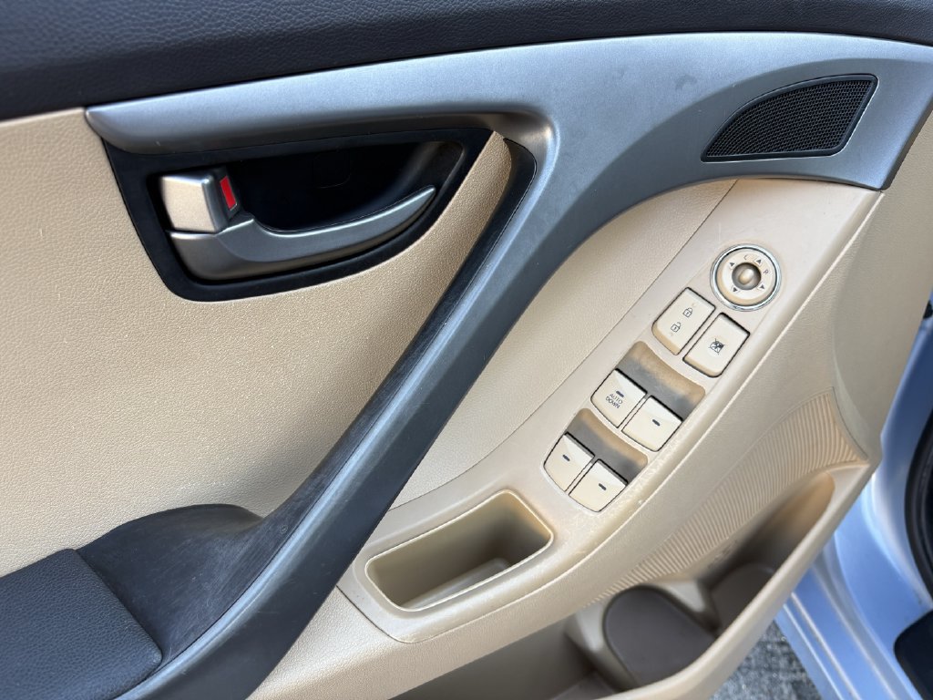 Used 2013 Hyundai Elantra GLS FWD image 11