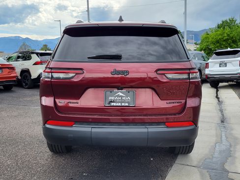 Used 2022 Jeep Grand Cherokee L Limited w/ Black Appearance Package image 15