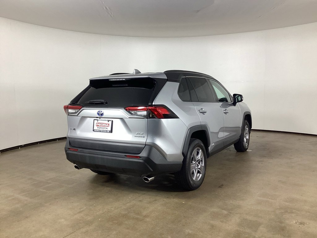 Used 2024 Toyota RAV4 XLE AWD/4WD image 5