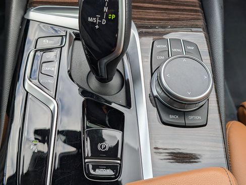 Used 2022 BMW 530i xDrive w/ Premium Package image 26