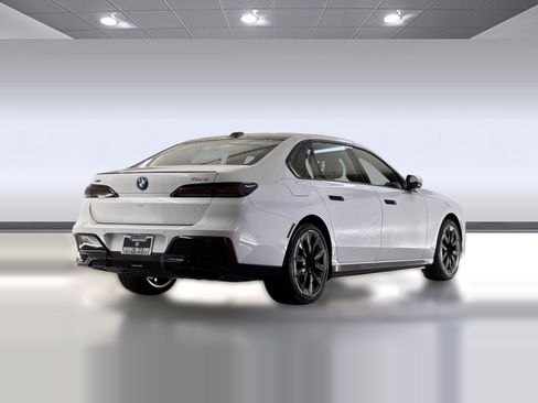 New 2026 BMW 750e xDrive w/ Premium Package AWD/4WD image 8