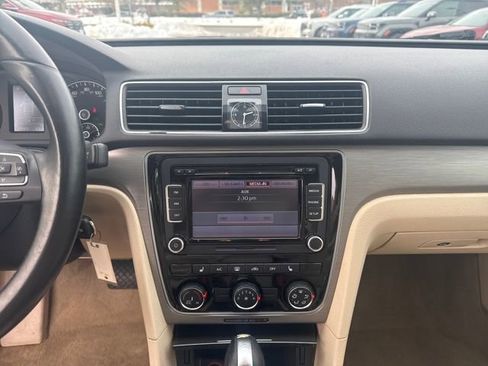 Used 2014 Volkswagen Passat 1.8T SE image 17