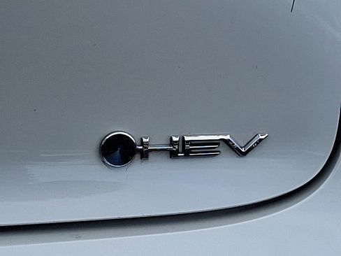 Used 2024 Toyota Prius XLE image 30