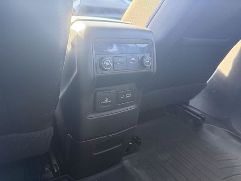 Used 2021 GMC Acadia SLE w/ Driver Convenience Package FWD image 9