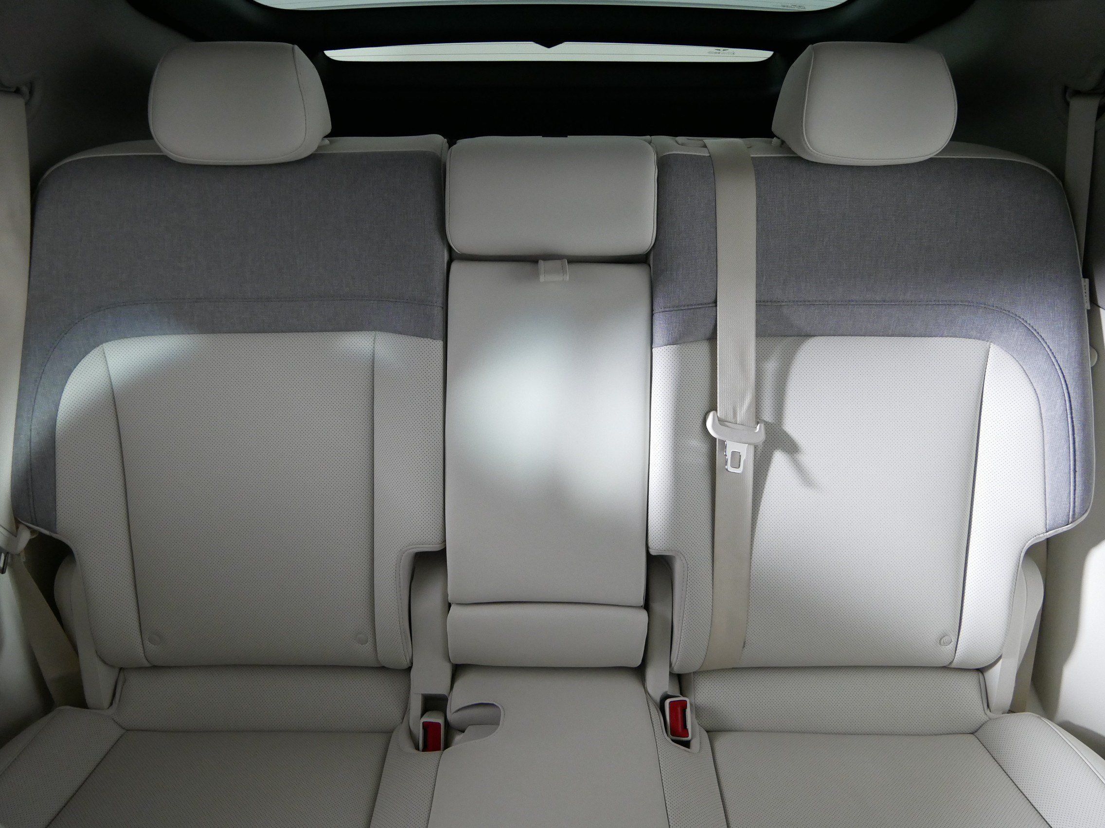 Certified 2025 Genesis GV60 Advanced AWD/4WD image 13