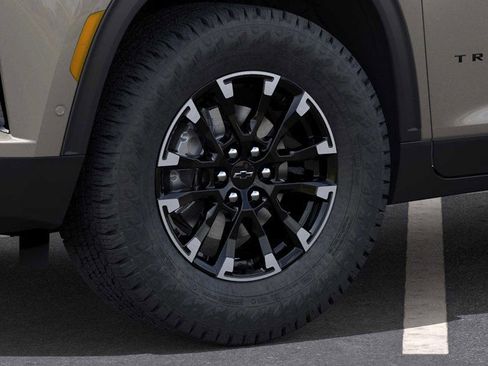 New 2026 Chevrolet Traverse Z71 w/ Enhanced Driving Package image 9