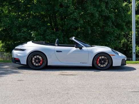 Certified 2025 Porsche 911 Carrera 4 GTS AWD/4WD image 8