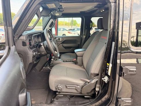Used 2025 Jeep Wrangler Unlimited Rubicon AWD/4WD image 25