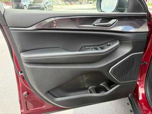 Used 2022 Jeep Grand Cherokee L Laredo w/ Luxury Tech Group I RWD image 28