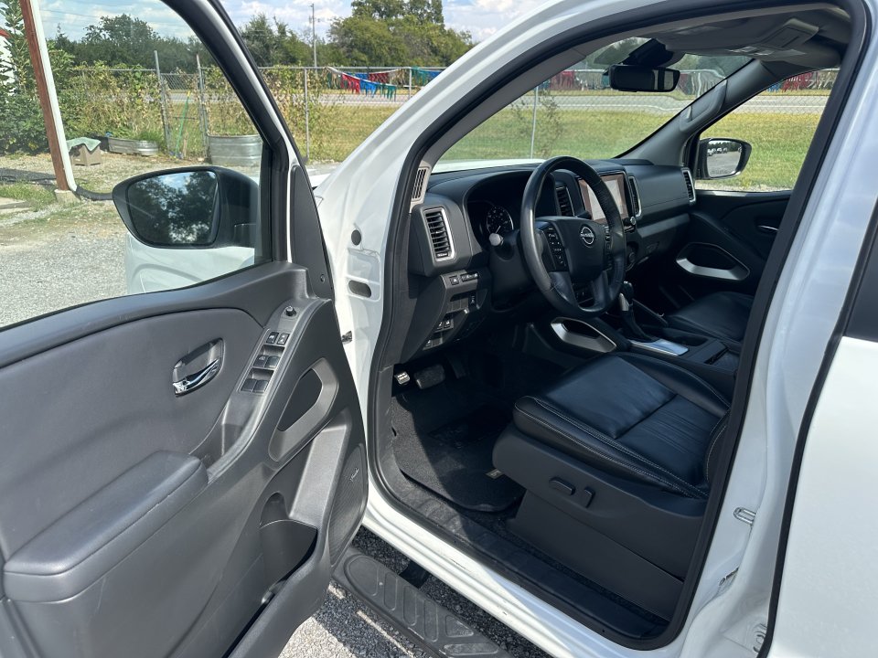Used 2024 Nissan Frontier SL AWD/4WD image 16