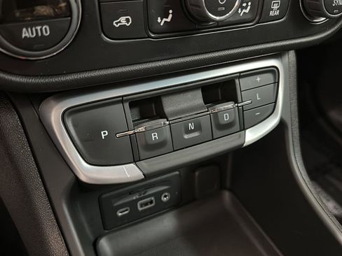 Used 2024 GMC Terrain SLT w/ Infotainment Package II AWD/4WD image 15